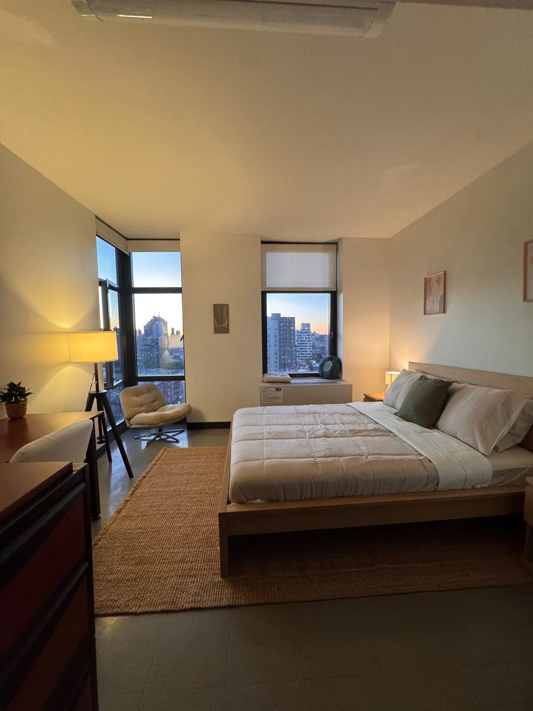 Floor to ceiling windows Fully furnished private room in Lower East Side